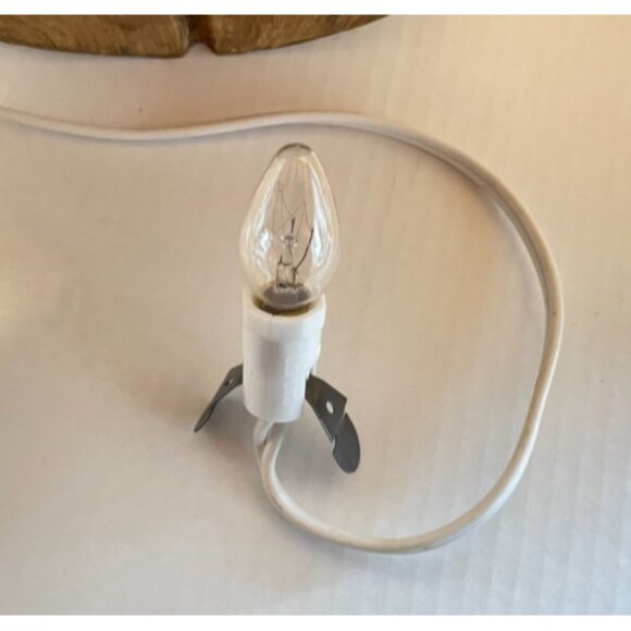 Light-Up Musical Resin Santa at Workbench – 9.5" Vintage Christmas Decor - Picture 6 of 8